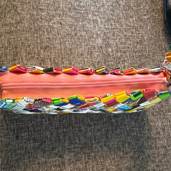 Woven Recycled Bubble Gum Candy Wrapper Multicolored  Purse - Picture 5 of 5